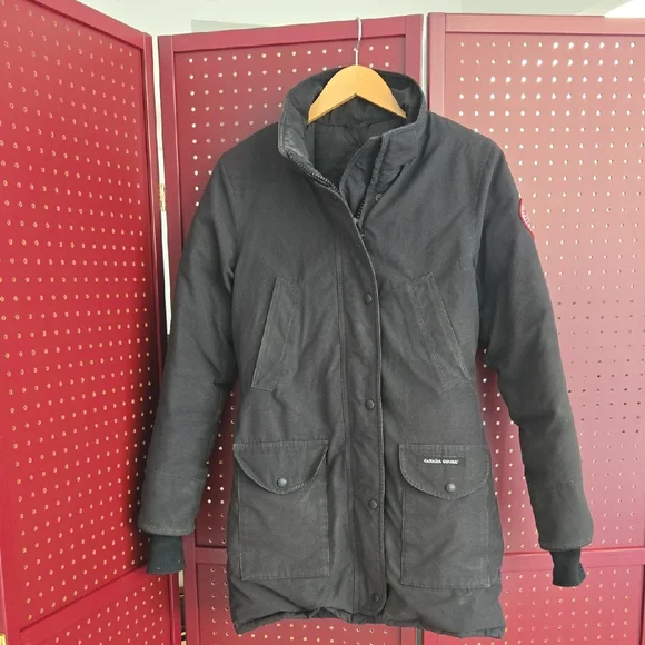 PRICED TO SELL trillium parka - Picture 2 of 11